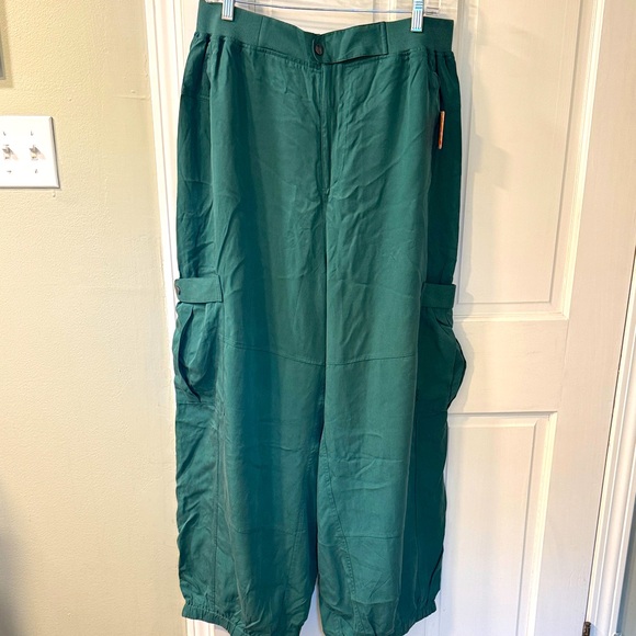 Free people road ahead baggy pants pine green large l nwt $108 discontinued - Picture 1 of 10